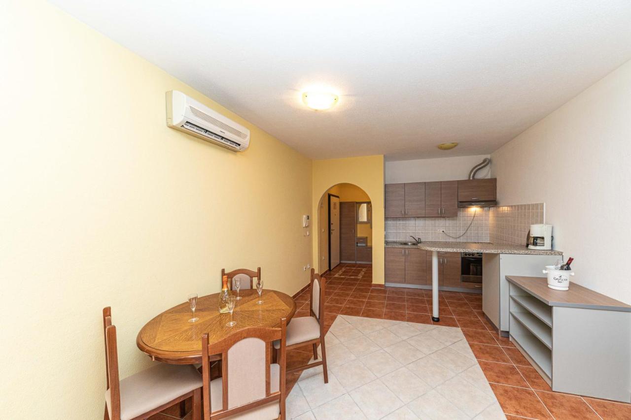 Sea View Apartments Sirena 오크루그고른지 외부 사진