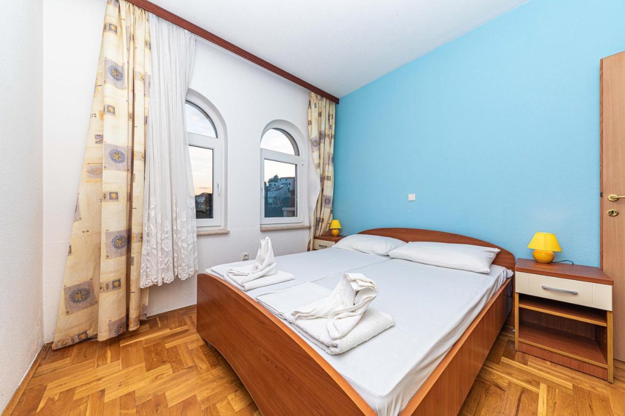 Sea View Apartments Sirena 오크루그고른지 외부 사진