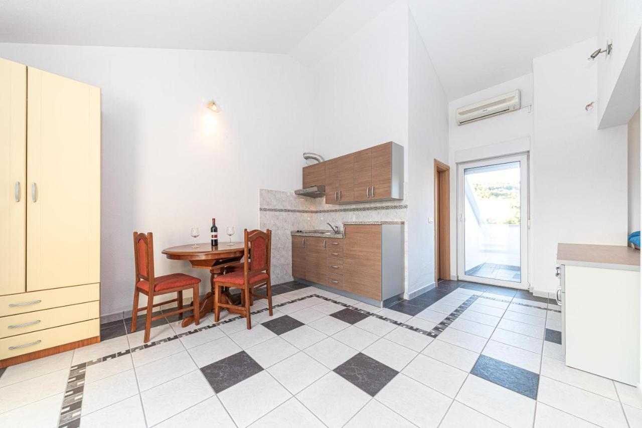 Sea View Apartments Sirena 오크루그고른지 외부 사진