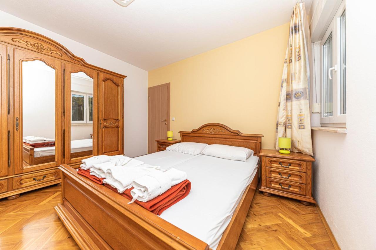 Sea View Apartments Sirena 오크루그고른지 외부 사진